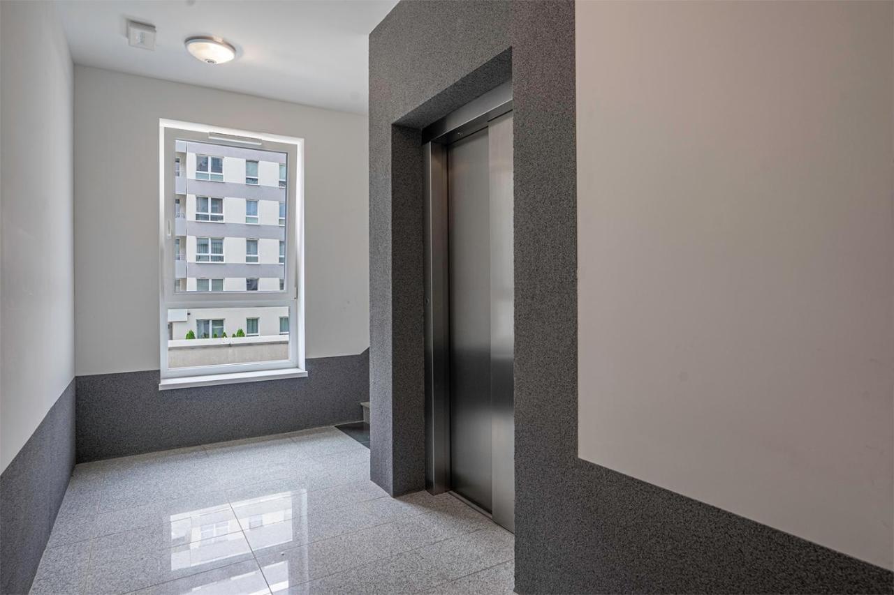 Lotnisko Chopina Modern Apartment Varsovia Exterior foto